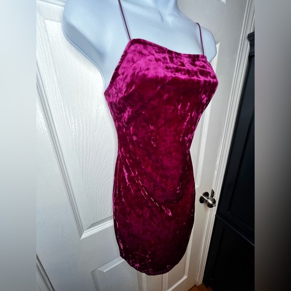 UO Urban Renewal Women’s Small Magenta Pink Velvet Strappy Mini Cocktail Dress S - Picture 5 of 13